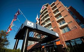 Coast Victoria Hotel & Marina By Apa